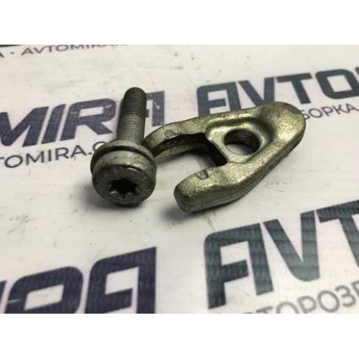 Кронштейн паливної форсунки Renault Megane II 1.9 DCI 2002-2009 8200640863